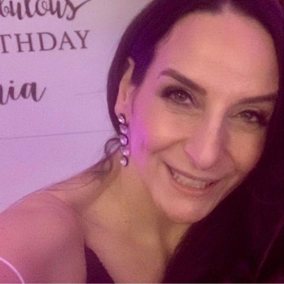 Meet your Posher, Antonia - Picture 1 of 1